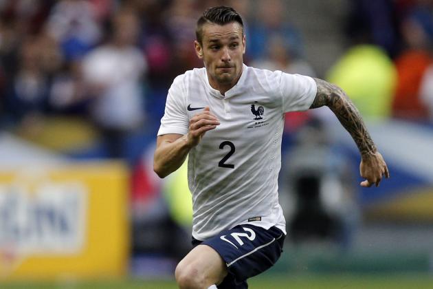 Debuchy trong màu áo ĐT Pháp