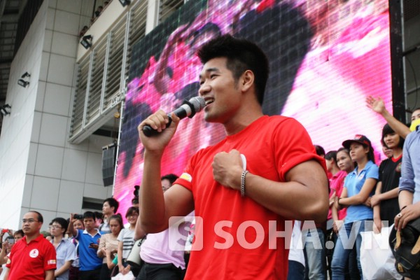 Tham gia chương trình còn có sự góp mặt của ca sỹ Quang Thắng.