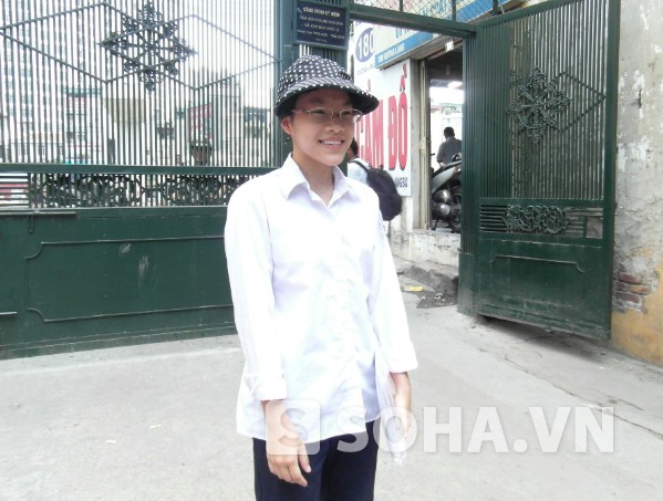 Em Khánh Linh - học sinh duy nhất tại Hội đồng thi Trường THPT Quang Trung thi môn Sử chiều nay.