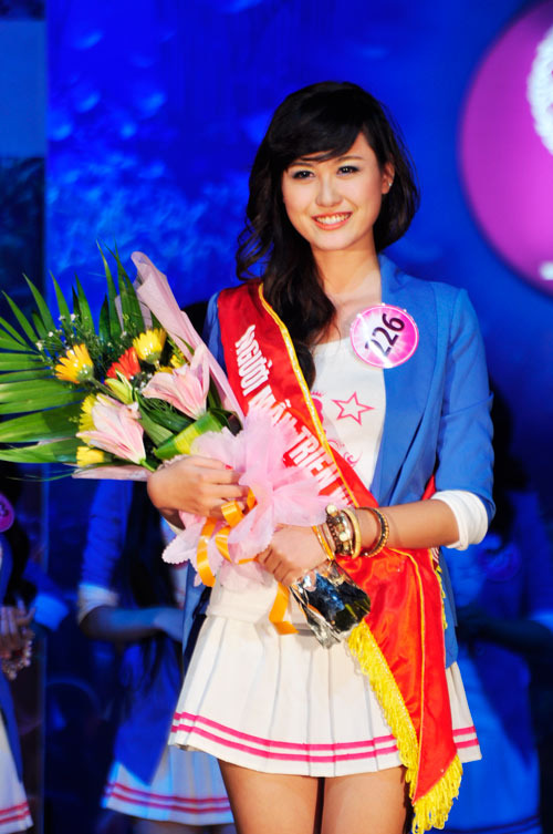 Hà Lade đoạt giải Người mẫu triển vọng trong cuộc thi Miss teen 2011