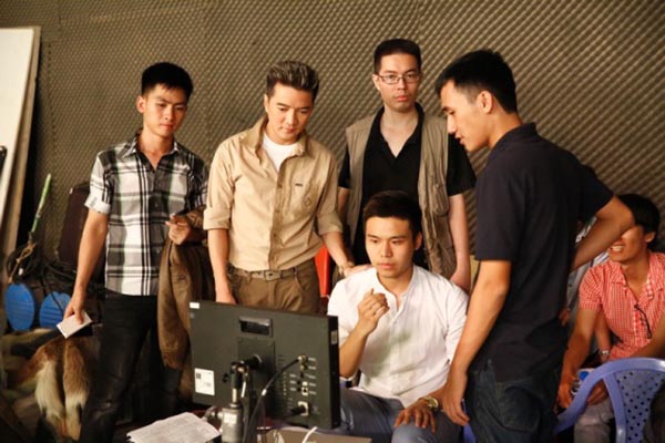 Từ nhiều lần trao đổi, bàn bạc, Nguyễn Chung cùng ê kíp của Mr Đàm đã cho ra mắt MV 3D Ô kìa đời bỗng dưng vui và được khán giả trong nước đặc biệt quan tâm.