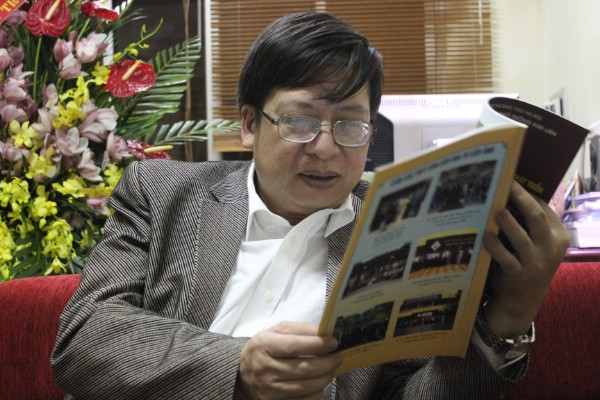 Thầy Nguyễn Thiết Sơn - hiệu trưởng nhà trường từng được học trò gọi là ma xó, xe ôm.