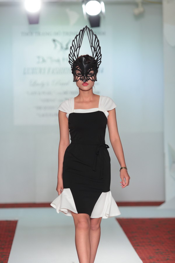 Sự kiện thời trang Luxury Fashion Show 2014 với chủ đề: “Ladys Pearl Collection” có nhiều thiết kế lạ mắt.