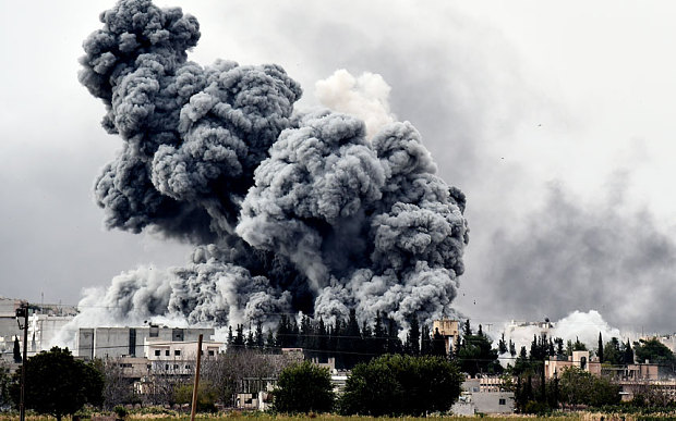 Khói bốc lên từ chiến trường Kobane Ảnh: AFP/Getty Images