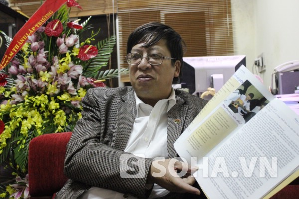 Thầy Nguyễn Thiết Sơn (hiêu trưởng nhà trường) tự hào về sự thành công của cựu học sinh Kim Liên.