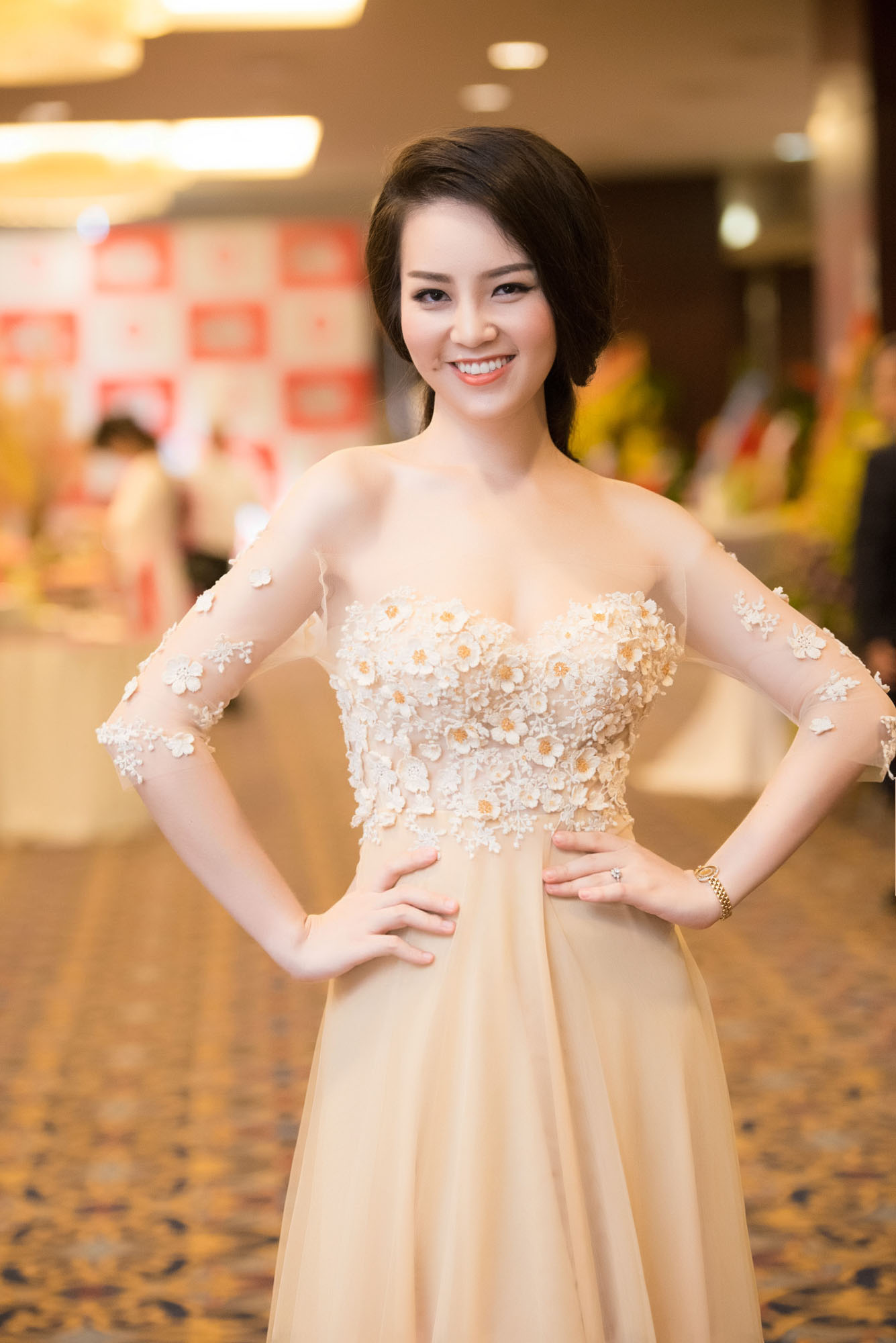 Không đứng trên sân khấu trong vai trò người mẫu như sự lựa chọn của nhiều nhan sắc khác, Thụy Vân chọn nghề MC sau khi bước ra từ cuộc thi Hoa hậu.