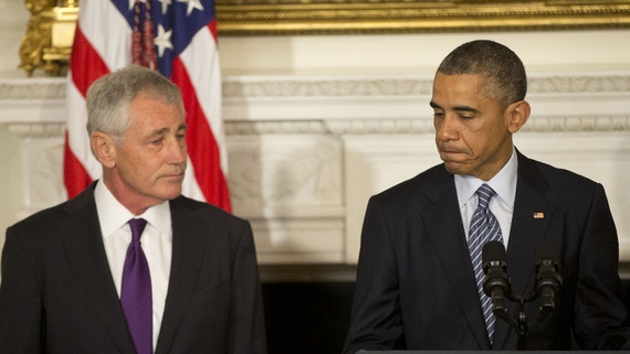 Tổng thống Obama và ông Chuck Hagel trong buổi họp báo tuyên bố từ chức Ảnh: AP