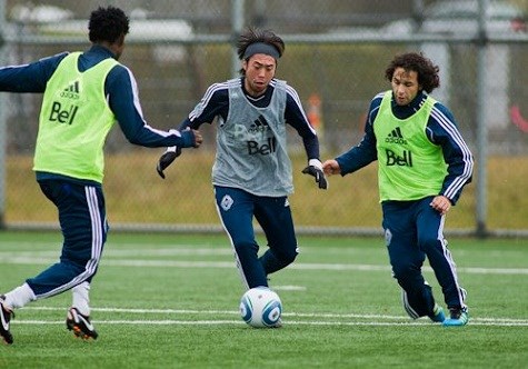 Lee Nguyễn đã tập luyện 2 tháng trời ở Vancouver Whitecaps nhưng bị HLV Martin Rennie loại khỏi CLB trước khi MLS 2012 khai mạc đúng 1 tuần