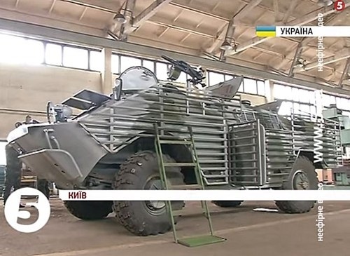 Ngoài BTR-80, Quân đội Ukraine còn trang bị hệ thống phòng thủ tương tự cho xe BRDM-2. Phần hông xe được trang bị giáp lồng. Nhìn chung cấu trúc cơ bản của chiếc BRDM-2 cải tiến vẫn được giữ như cũ, chỉ có một chút thay đổi ở cửa xe với kính chống đạn.