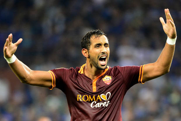 Không loại trừ khả năng Man United sẽ lại thất thế trước Chelsea trong thương vụ Benatia