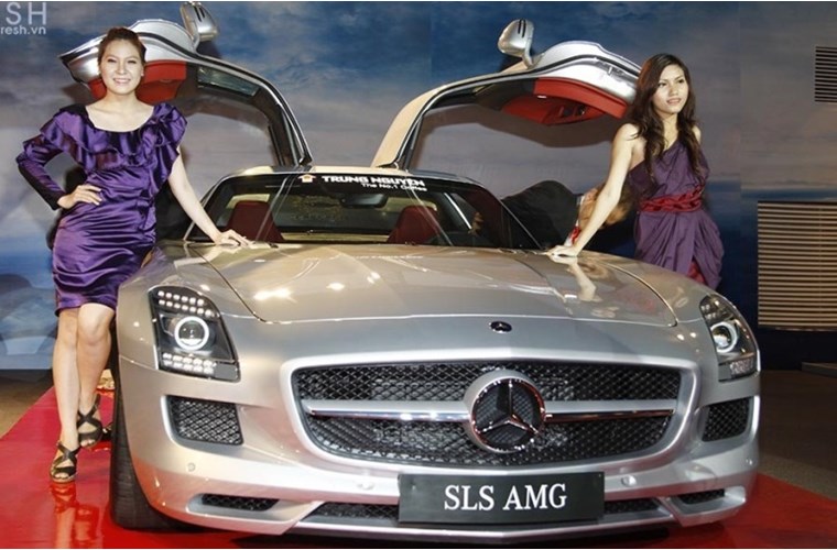 Hai chiếc trước đó gồm model màu bạc về nước năm 2010, thuộc sở hữu của công ty Trung Nguyên.