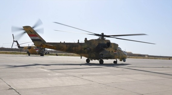 Các giá treo còn cho phép Mi-35 trang bị hệ thống phóng rốc-két bắn hạ các mục tiêu trên không hoặc dưới mặt đất. Trên phương diện phòng thủ, khoang lái của Mi-35 được thiết kế theo bố cục trục dọc và được bảo vệ bởi kính chống đạn.
