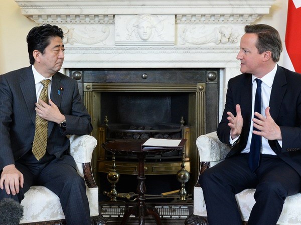 Thủ tướng Nhật Bản Shinzo Abe và Thủ tướng Anh David Cameron.