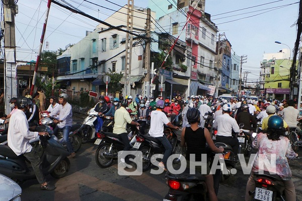 Sự việc khiến giao thông qua khu vực ùn tắc