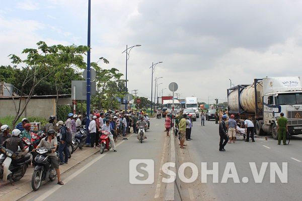 Nhiều người dân không khỏi bàng hoàng khi chứng kiến sự việc