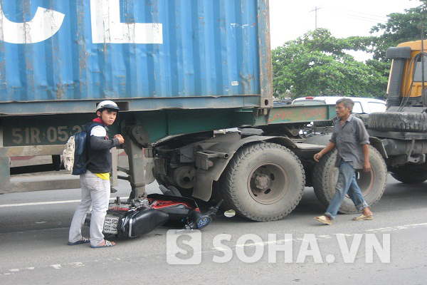 Nam thanh niên vẫn chưa hết sợ hãi khi biết mình vừa thoát nạn