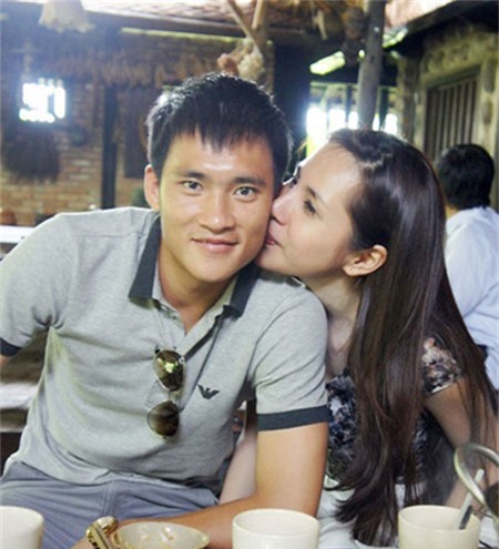 Đầu năm 2012, Công Vinh về quê Thủy Tiên tại Rạch Giá, Kiên Giang chơi. Nữ ca sĩ giấc mơ tuyết trắng đã dành tặng Công Vinh nụ hôn tình cảm trước mặt bạn bè.