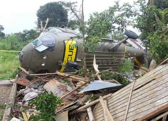 Trực thăng rơi nhưng không phát nổ nên không gây thương vong lớn - Ảnh: The Philippine Star