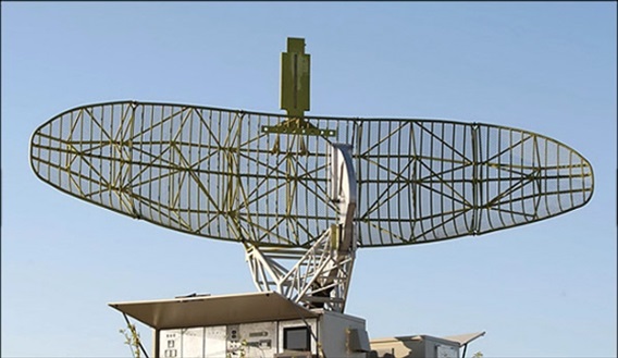 “Hệ thống radar chiến thuật này có thể lắp đặt và triển khai hoạt động trong thời gian ngắn, không phát ra bất kỳ sóng radar nào và do đó không thể bị kẻ thù phát hiện. Đây là lý do radar này được gọi là “im lặng” (Silent Radar)”- quan chức Iran cho biết. (Trong ảnh: Hệ thống radar Kavosh)