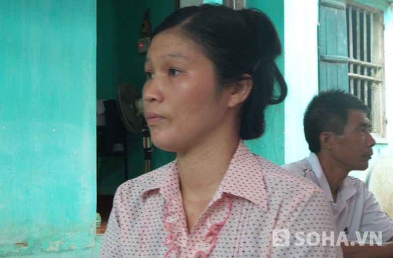 Chị Ngô Thị Hương kể lại sự việc với PV.
