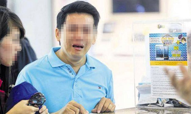 Du khách Việt Nam bị Mobile Air lừa mua iPhone 6 với giá “cắt cổ” cho biết anh sẽ chỉ nhận 550 SGD từ các nhà hảo tâm trong khi số tiền quyên góp đã lên đến 12.000 USD.