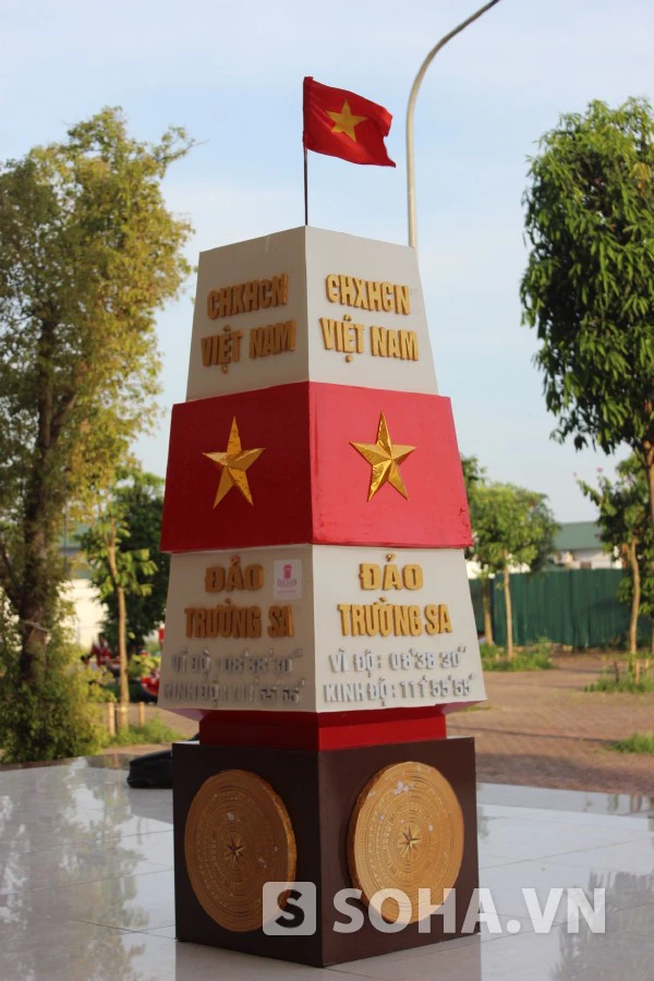 Hình ảnh lá cờ, chữ “Trường Sa, Hoàng Sa là của Việt Nam”
