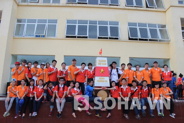 Sinh viên ĐH Đại Nam hào hứng với hoạt động ý nghĩa Hướng về biển đảo, quê hương chiều ngày 22/5.