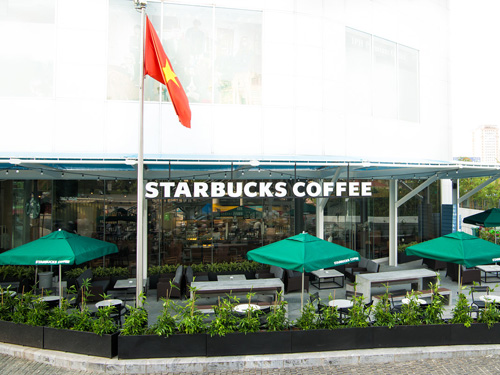 Ngày 7/10, Starbucks đã tiếp tục phát triển thị trường tại Việt Nam với việc khai trương cửa hàng thứ 4 tại tầng trệt trung tâm thương mại Indochina Plaza Hanoi (IPH), quận Cầu Giấy, Hà Nội.