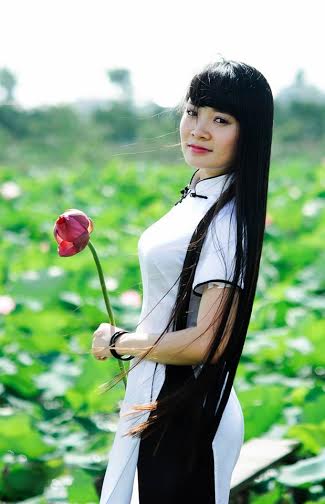 Thiếu nữ Việt sở hữu mái tóc siêu dài