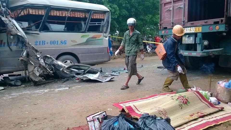 Hiện trường vụ tai nạn kinh hoàng.