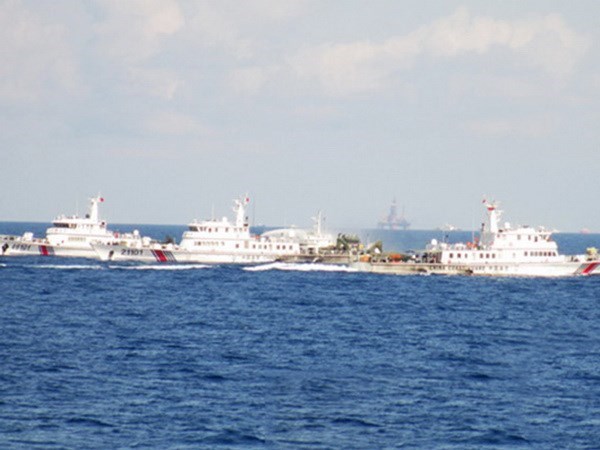 Trung Quốc đưa nhiều tàu đến bảo vệ giàn khoan trái phép ở vùng biển thuộc chủ quyền Việt Nam. Ảnh: CSB VN/Vietnamplus.