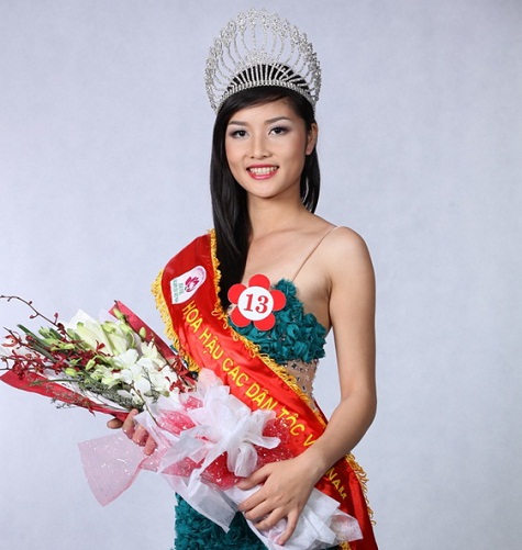 Triệu Thị Hà đăng quang Hoa hậu các dân tộc Việt Nam năm 2011.