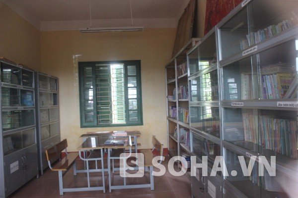 Thư viện của Trường THCS Xuân Giang (Sóc Sơn) còn sơ sài, thiếu phong phú.