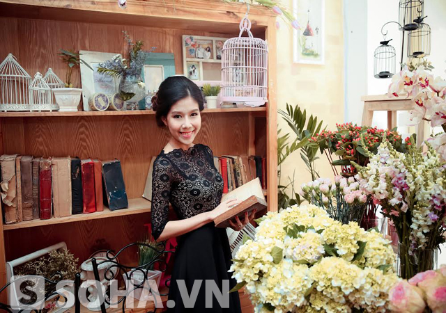 “Top 10 ngôi sao kinh doanh châu Á - Thái Bình Dương 2013”, Tuệ Nghi đã trở thành doanh nhân trẻ nhất châu Á vinh dự nhận biểu tượng này.