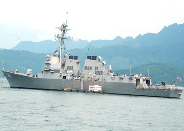 Tàu khu trục mang tên lửa điều khiển USS-Preble lớp Arleigh Burke trong chuyến thăm Việt Nam cùng tàu USS-Chung Hoon và tàu cứu hộ USNS Safeguard vào năm 2011.