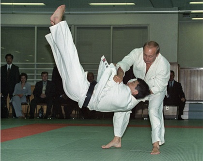 Tổng thống Nga Vladimir Putin trong một buổi tập Judo tại Nhật Bản Ảnh: Google Images