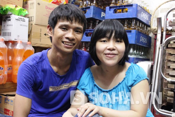 Anh Nguyễn Văn Mão (sinh năm 1987) và chị Nguyễn Ngọc Tú (sinh năm 1984) hạnh phúc khi kể lại câu chuyện tình yêu.