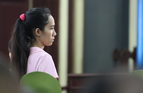 Ngày 27/6/2013, tú bà Mỹ Xuân ra hầu tòa trong chiếc áo thun hồng, mái tóc cột cao vô cùng giản dị. Tuy nhiên, thời điểm này, nhan sắc của cô xuống dốc thấy rõ.