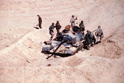 Xe tăng Type-69 được Iran và Iraq mua về chủ yếu để... chôn xuống đất