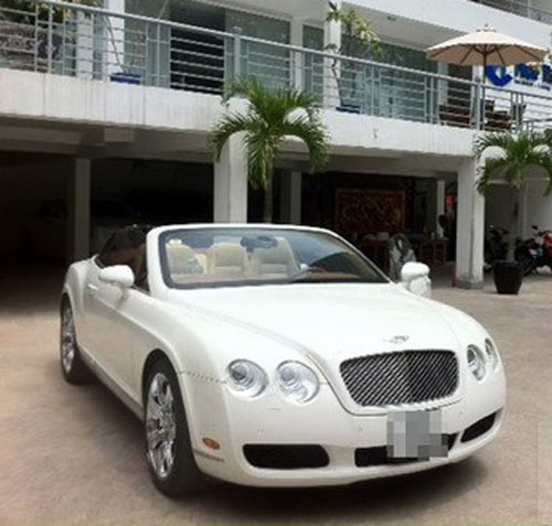 Một chiếc Bentley màu trắng khác