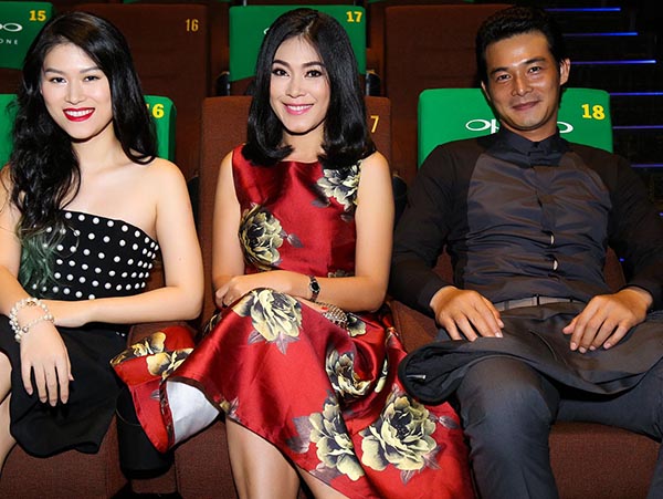 
Trong khuôn khổ Liên hoan phim Việt Nam lần thứ 19, chiều ngày 01/12, đoàn phim “Hiệp sĩ mù” của nhà sản xuất Đàm Vĩnh Hưng đã có buổi giao lưu với khán giả tại TP. HCM.
