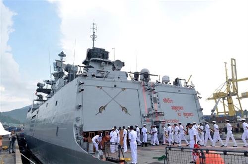 
Tàu INS SAHYADRI là tàu chiến được đóng trong nước, thuộc lớp Shivalik, được trang bị khối lượng khí tài đồ sộ.
