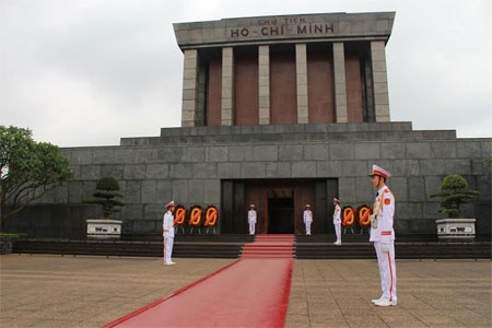 Chiến sĩ Tiêu binh danh dự thực hiện nhiệm vụ tại Lăng Chủ tịch Hồ Chí Minh.