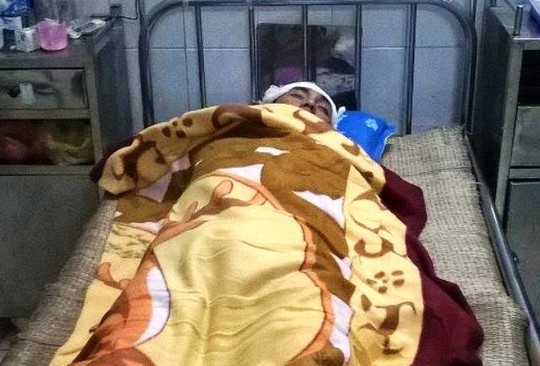 Tài xế Nguyễn Văn Tư bị chém trọng thương đang được điều trị tại Bệnh viện Đa khoa tỉnh Thanh Hóa