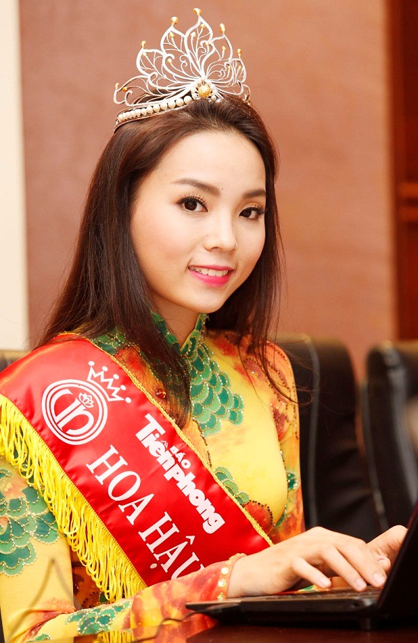 Ngay từ khi đăng quang Hoa hậu Việt Nam 2014, nhan sắc của Kỳ Duyên đã không nhận được sự đánh giá cao của công chúng. 