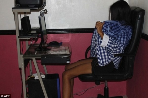 
Nhiều bé gái tại Philippines đang bị bắt phải làm việc trong ngành công nghiệp khiêu dâm trực tuyến.
