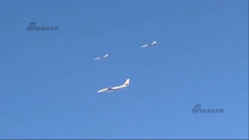 
Sự việc diễn ra hôm 20/11, thời điểm máy bay ném bom Tu-95MS của Nga đang ở trong không phận Iran.

Hai máy bay chiến đấu F-14 của không quân Iran đã hộ tống Tu-95MS khi oanh tạc cơ của Nga phóng tên lửa hành trình từ trên không phận Iran, hướng tới mục tiêu IS tại Syria.
