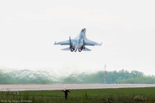 [ẢNH] Tiêm kích Su-35 và Su-30SM song kiếm hợp bích - ảnh 1