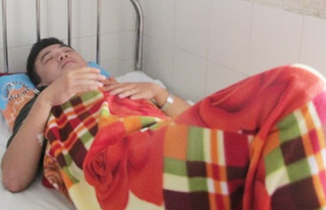 Anh Nguyễn Thành Trung hiện đang điều trị tại bệnh viện. Ảnh: TL