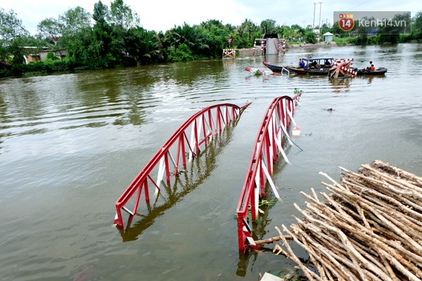 
Cầu Cái Tâm bị sập vào ngày rạng sáng ngày 12/7.

